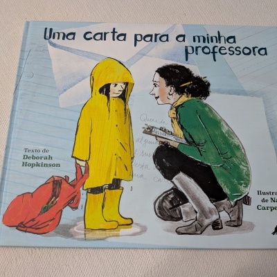 Capa de livro infantil Uma carta para a minha professora com ilustração de criança e professora