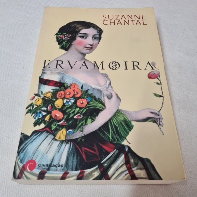Capa do livro ERVAMOIRA de Suzanne Chantal com ilustração de mulher segurando flores coloridas