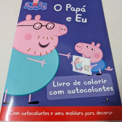 Livro Peppa Pig O Papá e Eu com autocolantes e moldura para decorar