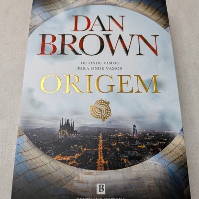 Capa do livro Origem de Dan Brown com edição Bertrand Editora