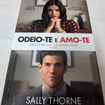 Capa do livro Odeio-te e amo-te de Sally Thorne com imagem de mulher e homem
