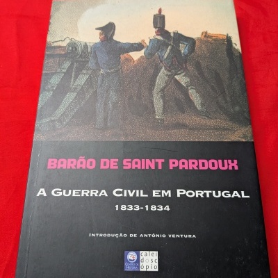 Capa de livro sobre a guerra civil em Portugal 1833-1834 com soldados em uniforme antigo.