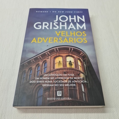 Capa do livro 'Velhos Adversários' de John Grisham