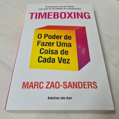 Capa do livro TIMEBOXING com cubo amarelo e rosa e texto em português