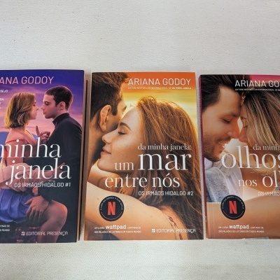 Três livros de Ariana Godoy com capas românticas e logótipos Netflix e editorial Presença sobre fundo branco.