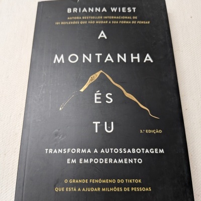 Capa do livro A Montanha És Tu de Brianna Wiest