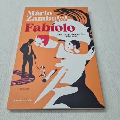 Capa do livro Fabiolo de Mário Zambujal com ilustração estilizada e texto em português.