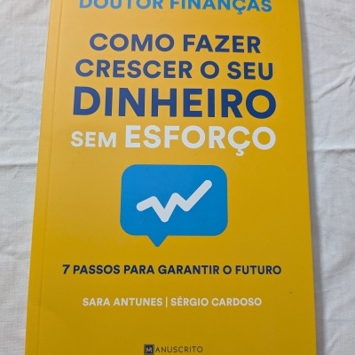 Capa de livro amarelo do Doutor Finanças com título sobre crescimento de dinheiro