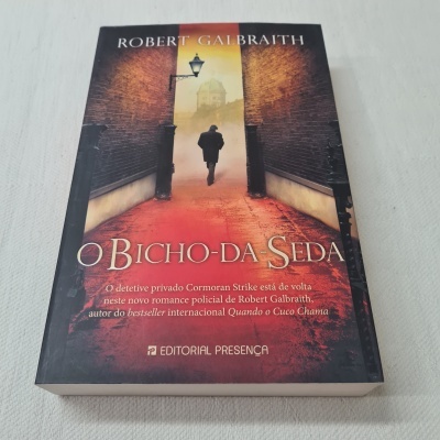 Livro O Bicho-da Seda com capa ilustrada e texto em português