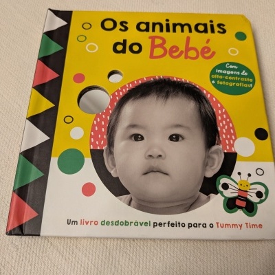 Livro infantil Os animais do Bebé com capa dura e foto de bebé