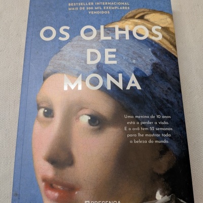 Capa de livro azul com imagem de pintura clássica e texto em português