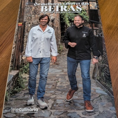 Capa de revista com dois chefs numa rua de pedra com título e logo Teleculinária