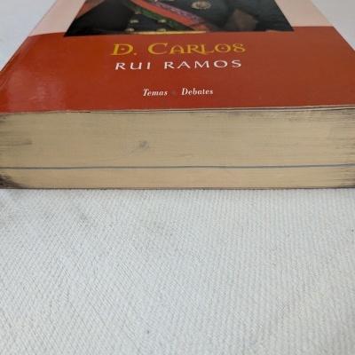 Livro D. CARLOS de Rui Ramos com bordas envelhecidas