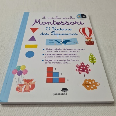 Capa de livro infantil branco e azul com ilustrações coloridas e texto em português