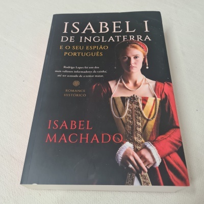 Capa de livro histórico com mulher em traje do século XVI