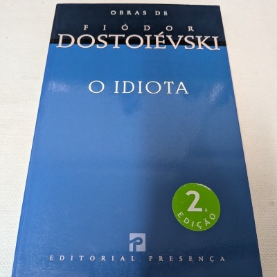 Livro azul e preto O IDIOTA de Fiódor Dostoiévski, 2ª edição, EDITORIAL PRESENÇA