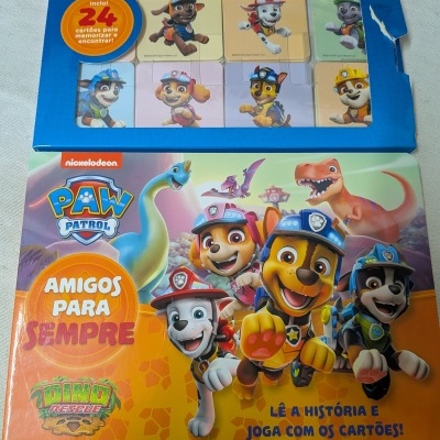Livro infantil PAW Patrol Dino Rescue com 24 cartões para memorizar e encontrar