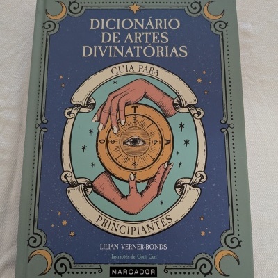 Capa de livro com ilustração e texto em português