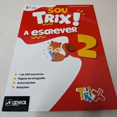 Capa do livro escolar Sou Trix! A Escrever 2 com ilustração de esquilo