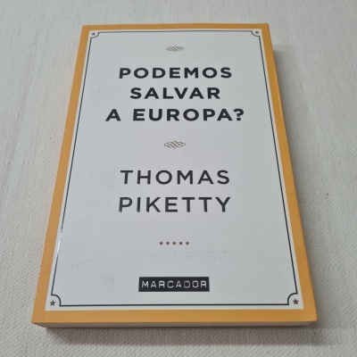 Capa de livro branco com borda laranja e texto em preto