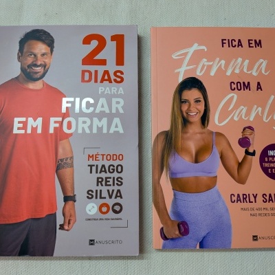 Capas de livros de fitness, um com homem de t-shirt laranja e outro com mulher de roupa desportiva lilás a segurar pesos