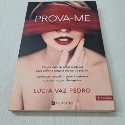 Capa do livro 'PROVA-ME' com mulher vendada e texto promocional
