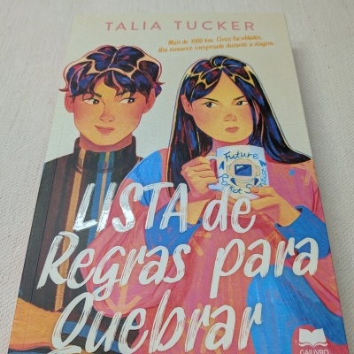 Capa de livro ilustrada com duas pessoas e título lista de regras para quebrar.