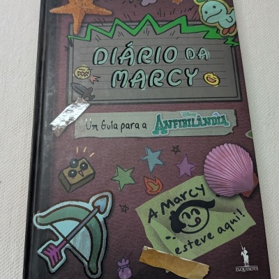 Capa de livro Diário da Marcy com ilustrações coloridas e texto
