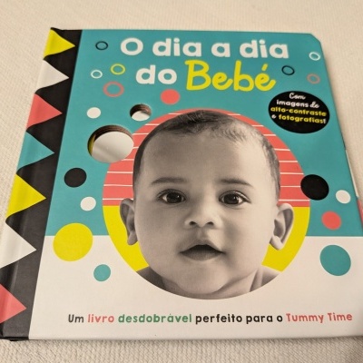 Capa de livro infantil O dia a dia do Bebé com foto de bebé e texto em português