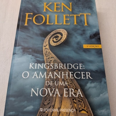 Capa do livro Kingsbridge: O Amanhecer de uma Nova Era de Ken Follett