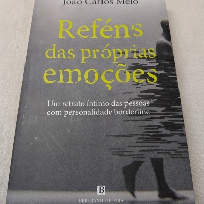 Capa de livro Reféns das próprias emoções de João Carlos Melo
