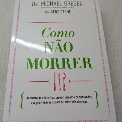 Livro Como Não Morrer de Dr. Michael Greger sobre alimentos e saúde