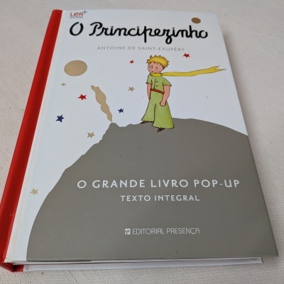 Capa do livro O Principezinho com ilustração do personagem e texto em português