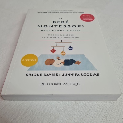 Capa do livro Bebé Montessori Os Primeiros 12 Meses com ilustração de bebé e móbile