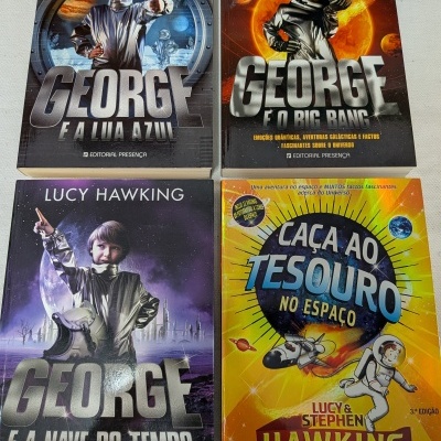 Quatro livros infantis sobre espaço com capas coloridas e astronautas.