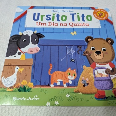 Capa de livro infantil Ursito Tito, com ilustração de animais e urso