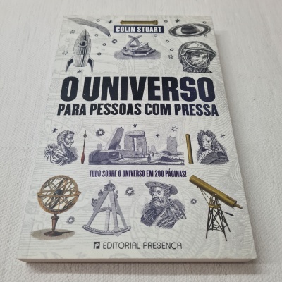 Capa do livro 'O Universo Para Pessoas Com Pressa' com ilustrações de elementos astronômicos e texto