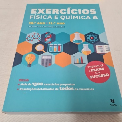 Livro de exercícios de física e química com design hexagonal e texto colorido