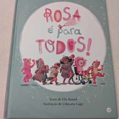 Capa de livro infantil ROSA é para TODOS! com ilustrações de crianças em trajes coloridos.