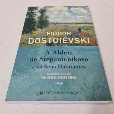 Capa de livro com pintura e texto sobre fundo azul