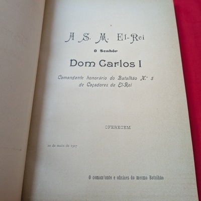 Página interior de livro antigo com texto em português