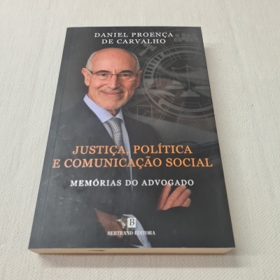 Livro justiça, política e comunicação social com foto do autor na capa
