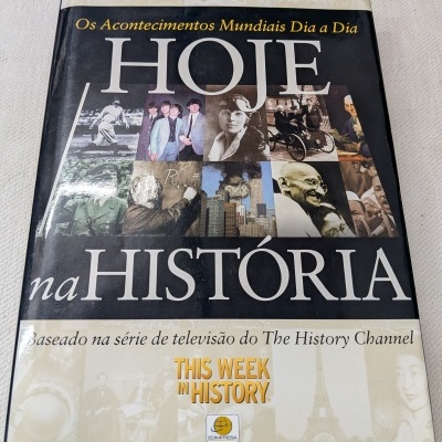 Capa de livro histórico com fotos e texto da série The History Channel
