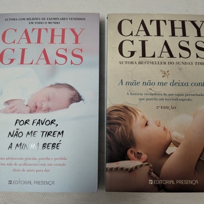 Capas de dois livros de Cathy Glass, uma com bebé a dormir e outra com menino abraçando urso de peluche.