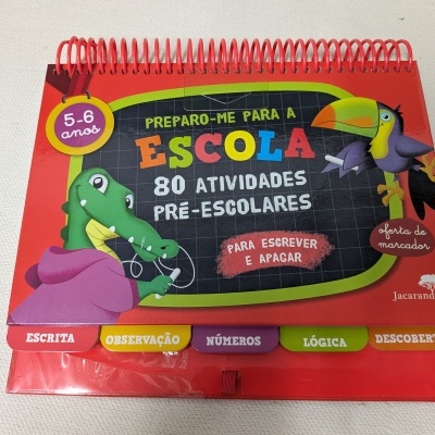 Livro educativo espiral vermelho para crianças com 80 atividades pré-escolares