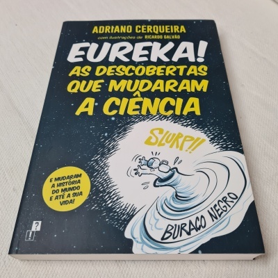 Capa de livro 'Eureka! As descobertas que mudaram a ciência' com ilustração de buraco negro e fundo estrelado.