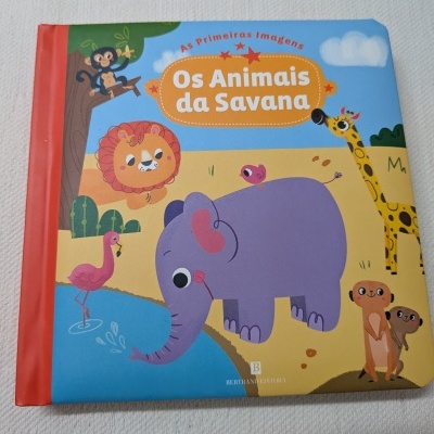 Capa de livro infantil Os Animais da Savana com ilustrações coloridas de animais da savana