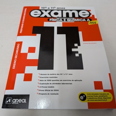 Livro exame Física e Química A 2025 para 10º e 11º anos com capa laranja, branco e preto