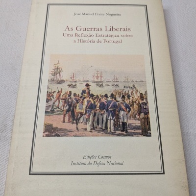 Capa de livro branco com título e imagem histórica