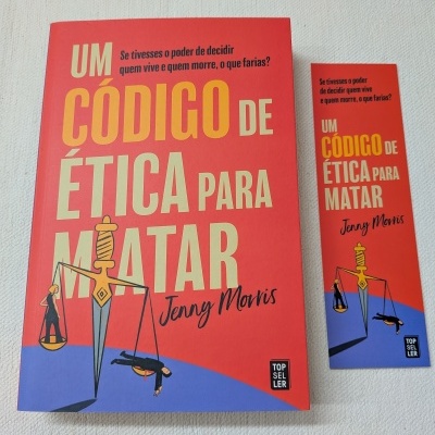 Livro e marcador de livro com capa vermelha e azul, título em letras amarelas e pretas e ilustração de balança.